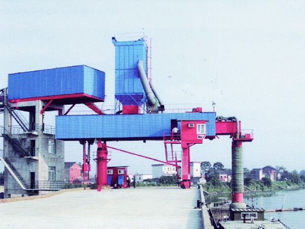 圓弧軌道式裝船機(jī)