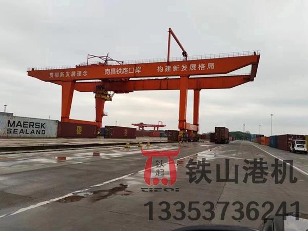 福建岳陽軌道式集裝箱龍門吊廠家軌道式集裝箱龍門吊的優(yōu)勢特點(diǎn)